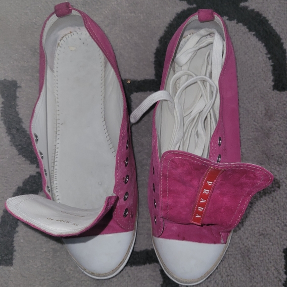 Prada flat lace up shoe. - Picture 4 of 6